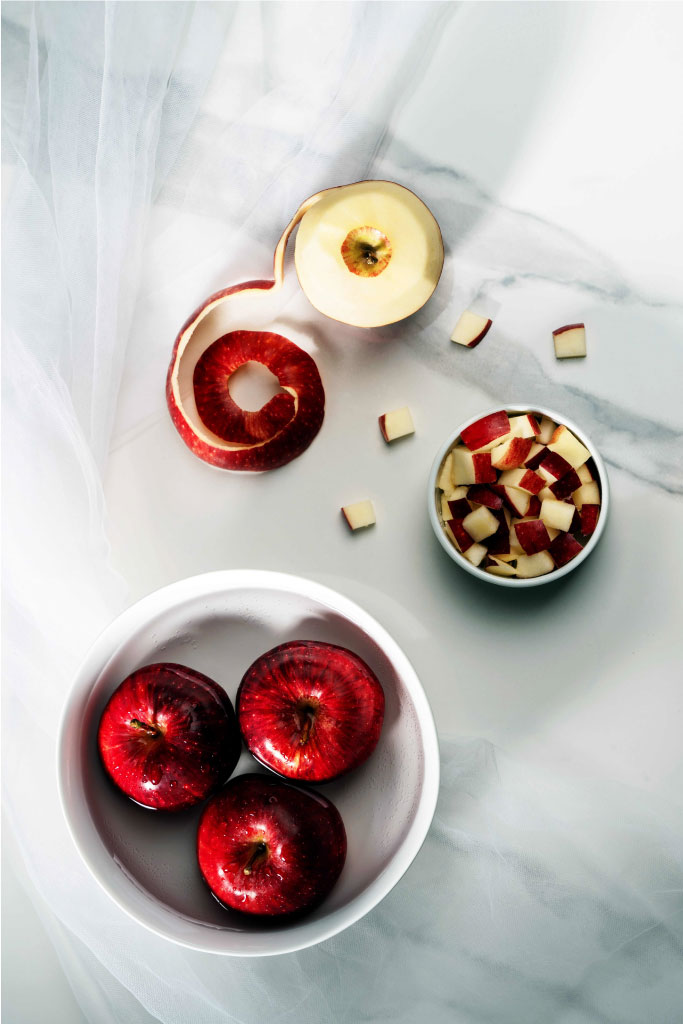 red delicious apples on the white background